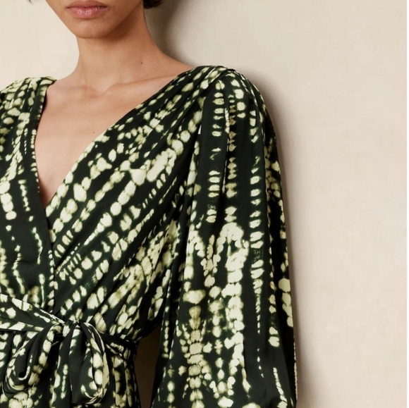 Banana Republic Maxi Wrap Dress L Petite NWT Black Gold Print - Picture 4 of 6